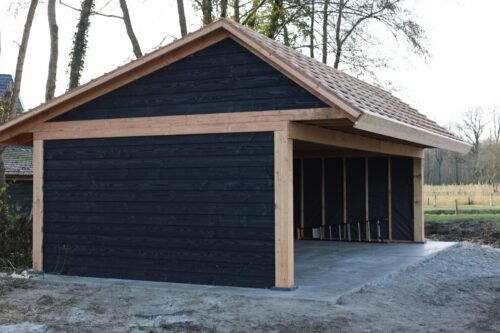 Paardenstal Enschede met overkapping gebouwd door MTB Bouw