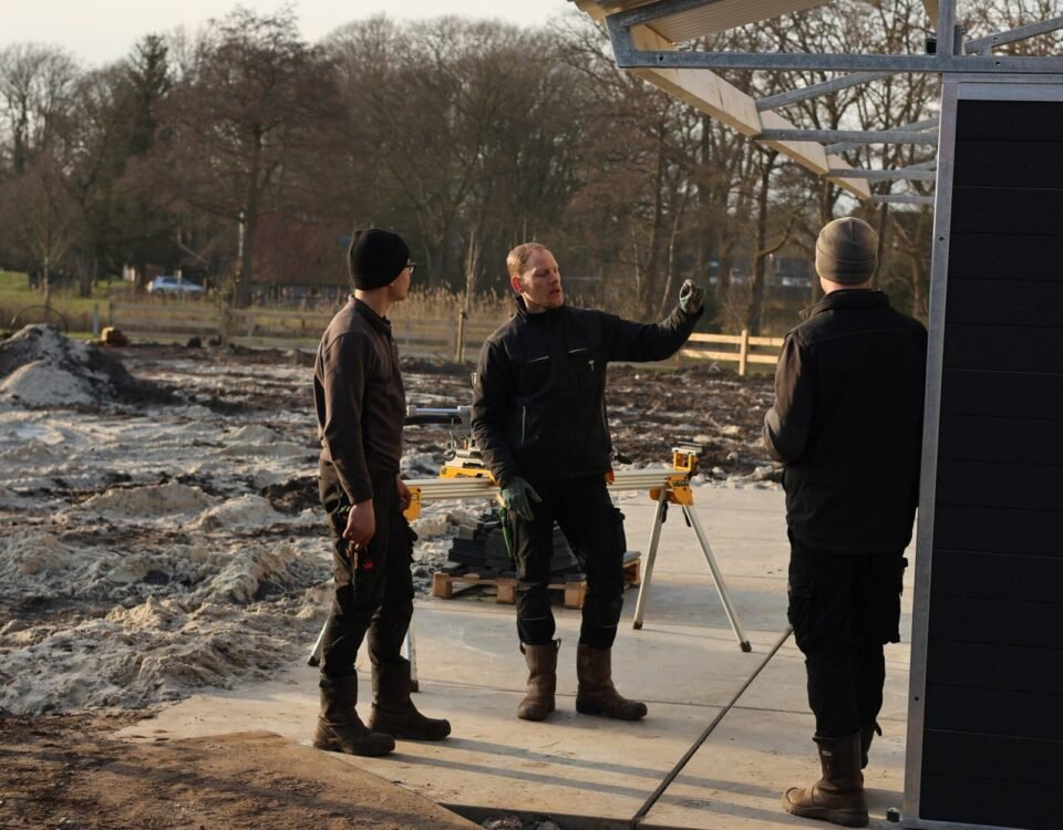 Paardenstal Enschede met overkapping gebouwd door MTB Bouw