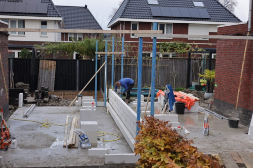 Constructieve uitbouw tijdens bouwfase in Overijssel