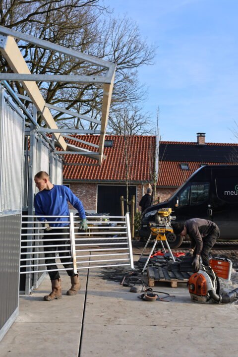 Bijgebouw in tuin gerealiseerd door bouwbedrijf in Twente